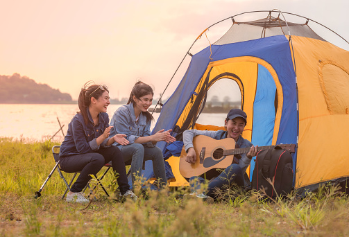 Le camping, tendance des vacances idéales pour toute la famille