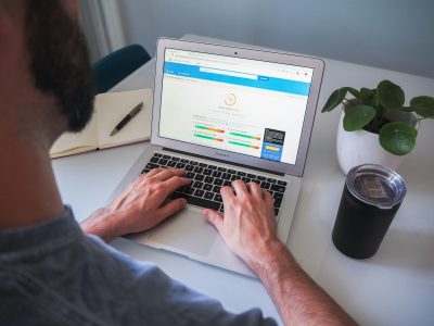 Rédaction hybride humain-IA : l'avenir du SEO en 2026